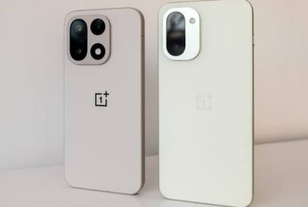 OnePlus 15 vs OnePlus 15R comparison showing design, camera module and color options