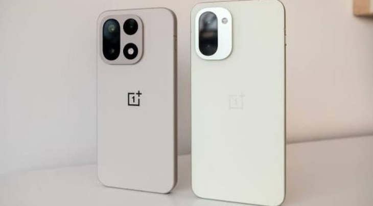 OnePlus 15 vs OnePlus 15R comparison showing design, camera module and color options